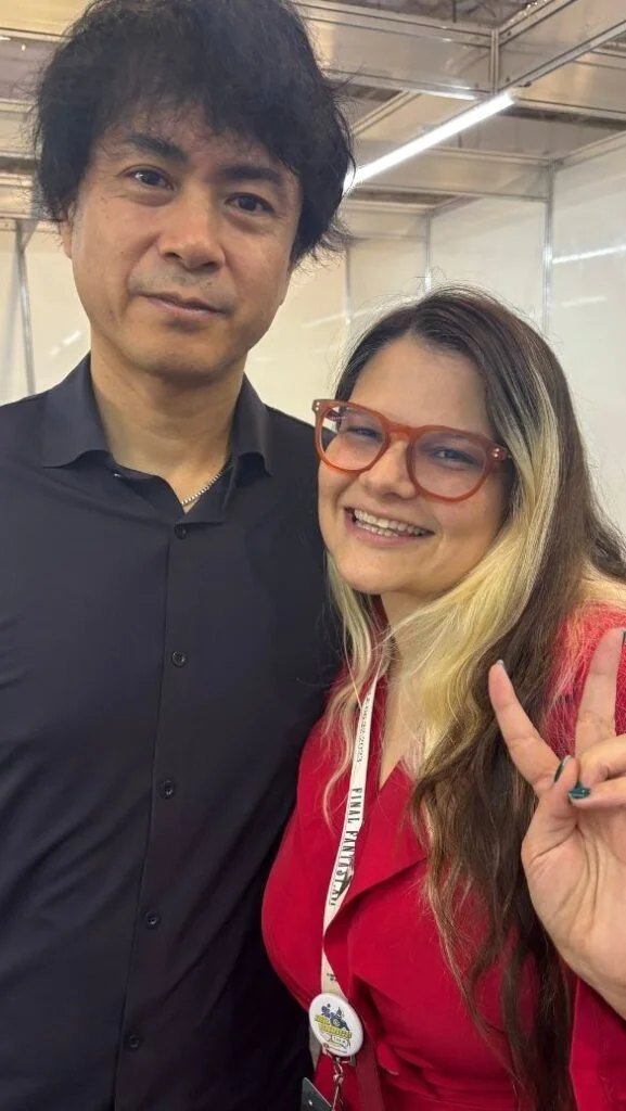 Kushina com um convidado em evento de Final Fantasy